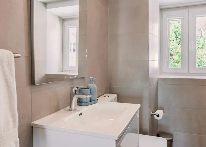 3bdr In Graca By Lovelystay Lägenhet *