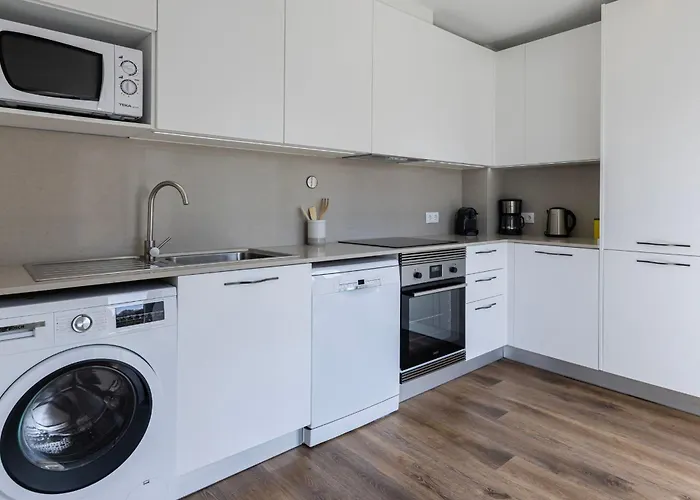 3bdr In Graca By Lovelystay Lisboa