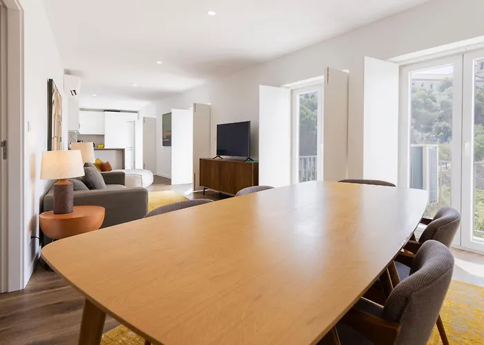 شقة 3bdr In Graca By Lovelystay